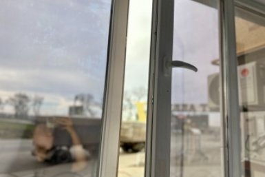 Купила за 170 рублей и установила за минуту: эта хитрая лента защитила окна от пыли и конденсата ИА Stavropol.Media
