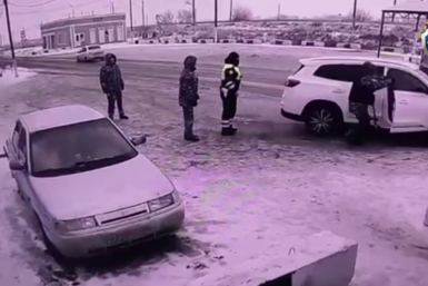 Водитель пытался скрыться от проверки и сбил полицейского на КПП на Ставрополье СУ СКР по Ставрополью