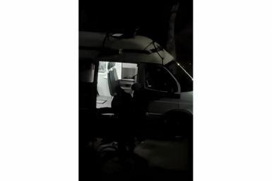 Полиция проверяет новости об оставлении пациента на земле в Пятигорске скриншот из видео, предоставлен полицией Ставрополье