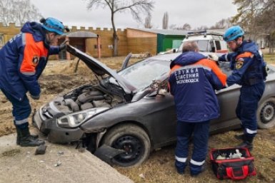 Водителю стало плохо за рулем и он врезался в бетонное основание в Кисловодске Администрация Кисловодска