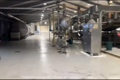 Опубликовано видео из подпольного цеха, где готовили чипсы и лапшу на Ставрополье Скринщов видео УФСБ по Ставрополью
