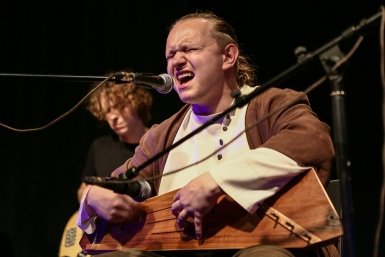 Этномузыкант из Ставрополя — о фейковом фольклоре, сказках и &quotненужных&quot бабушках из личного архива Владимира Гуськова