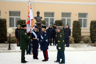Аксайскому казачьему кадетскому корпусу в Ставрополе вручили собственное Знамя Пресс-служба АДЕККК