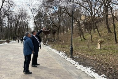 Глава города-побратима Артёма прогулялся по Ессентукам с мэром Крутниковым Соцсети главы Ессентуков Владимира Крутникова