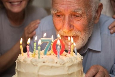 После 70 лет - новые доплаты и льготы: кому положены деньги и сколько можно получить ИИ Kandinsky (18+)