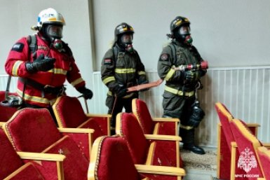 "Пострадавших" вывели из Дома культуры во время учебного пожара в Невинномысске