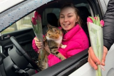 Сотрудники Госавтоинспекции в Пятигорске сегодня поздравили женщин-водителей ГАИ Пятигорска