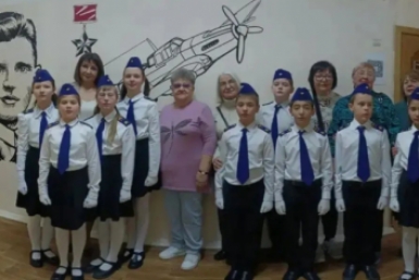 Мурал в честь легендарного советского летчика создали в школе Пятигорска администрация Пятигорска