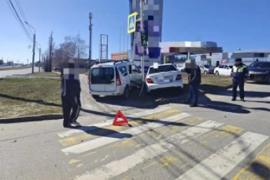 Два человека пострадали при столкновении двух авто в Ставрополе Госавтоинспекция Ставрополья