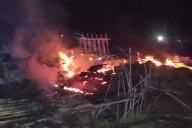 Три часа тушили постройку с пиломатериалами, спасая соседний дом, на Ставрополье пресс-служба ПАСС СК