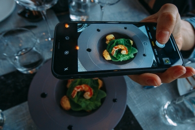 Меньше тратить на общепит, но больше - на продукты и табак стали на Ставрополье Мария Смитюк, ИА PrimaMedia