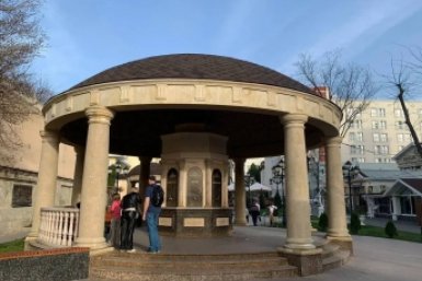 В Кисловодске открыли после зимней консервации Ребровский бювет Соцсети главы Кисловодска Евгения Моисеева