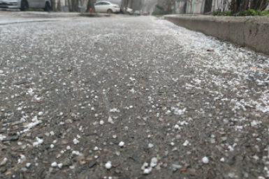 Град внезапно обрушился на Ставрополь днём 9 апреля