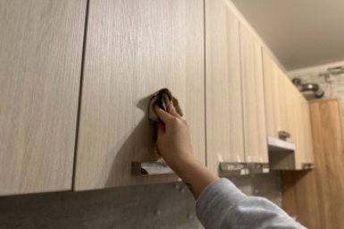 Липкий налёт с кухонных шкафов исчезает за 3 минуты: простой раствор быстро смывает жир - не нужно тереть и шкрябать ИА Stavropol.Media