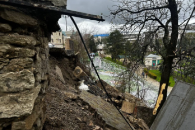 В Пятигорске обрушилась часть подпорной стены и тротуара Глава Пятигорска