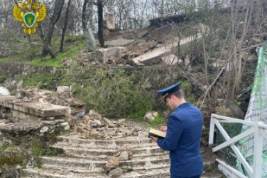Прокуратура выясняет причины обрушения подпорной стены в центре Пятигорска пресс-служба прокуратуры Ставрополья