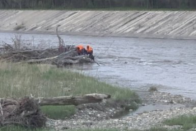 В Невинномысске спасли пожилую женщину, которую уносило течением по реке