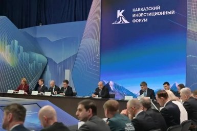 Михаил Мишустин на КИФ осмотрел проекты Ставрополья и обсудил ситуацию в Дагестане
