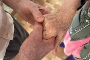 Муж проработал 42 года, жена - 12. Пенсия у обоих одинаковая: почему так происходит на самом деле