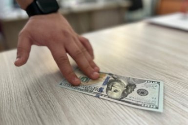 Доллар теряет позиции? Эксперт усомнился в устойчивости мировой валюты