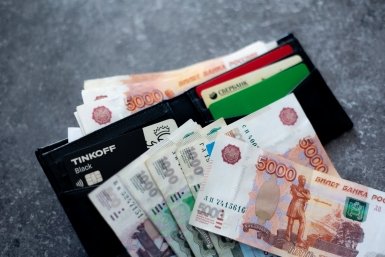 Пластик уходит: банковским картам готовят замену - как будут расплачиваться россияне