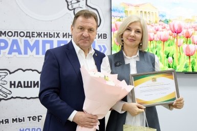 Мэр Ставрополя поблагодарил руководителя ИА Stavropol.Media за работу в медиаполе города
