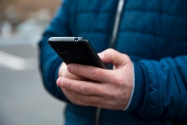 ФСБ пресекла внедрение шпионских программ в телефоны чиновников Илья Аверьянов