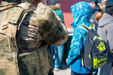 Дети Героев России могут получить приоритетное зачисление в школы и детсады