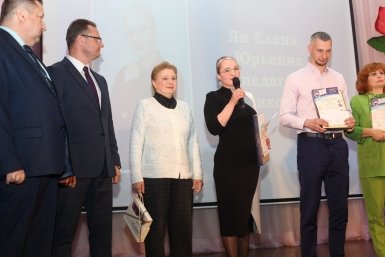 Депутатские стипендии в гимназии №3 вручил заместитель председателя думы Иркутска Пресс-служба думы города