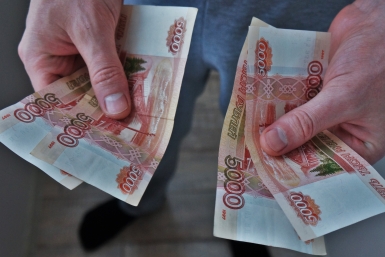 Долги россиян угрожают экономике страны