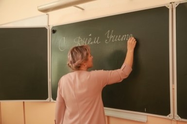 Особый статус и звание "Ветеран труда" за 25 лет работы: какие льготы получили педагоги