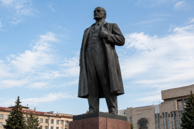 Почему россиян как магнитом тянет в бывшую республику СССР — дело не только в ностальгии