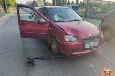 Водитель “Лады” сбил самокатчика на пешеходном переходе в Ставрополе