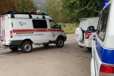 Подозрительный предмет проверяют оперативники в Кисловодске