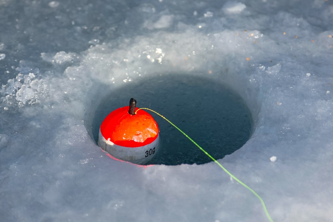 Зимняя рыбалка, поплавок Илья Аверьянов, ИА PrimaMedia