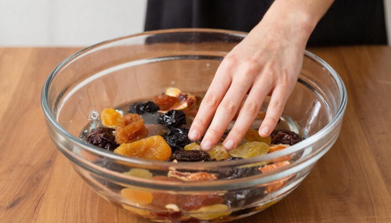 Продавец сухофруктов проболтался: зачем на самом деле мыть курагу из закрытой упаковки и при чем тут кипяток Создано при помощи ИИ