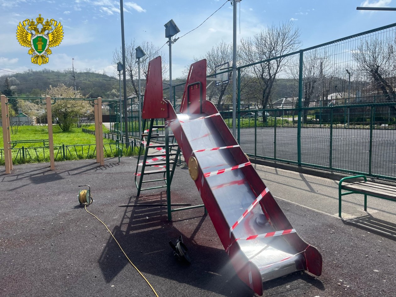 Прокуратура Ставрополья организовала проверку после травмировании мальчика на горке в Пятигорске Прокуратура Ставрополья