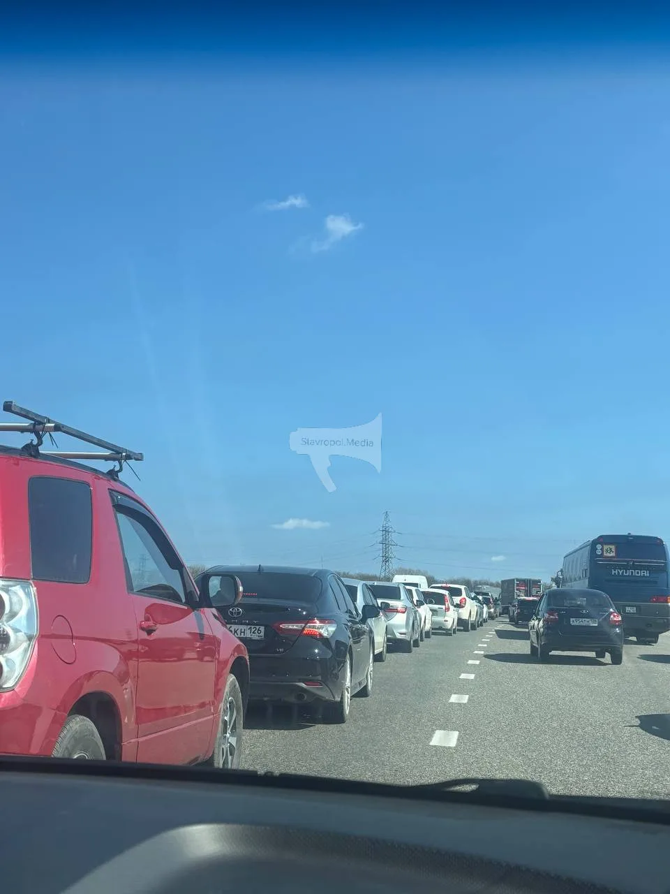 Пробки сковали Ставрополь на выезде из города в Радоницу Читательница ИА Stavropol.Media
