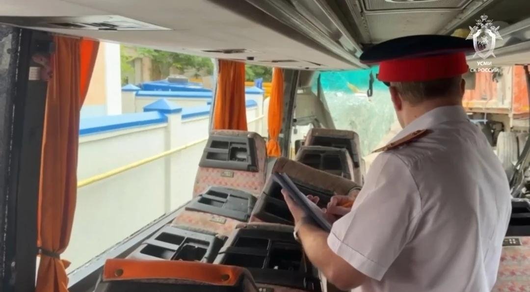 Следственный комитет России показал видео с места смертельного ДТП с автобусом на Ставрополье