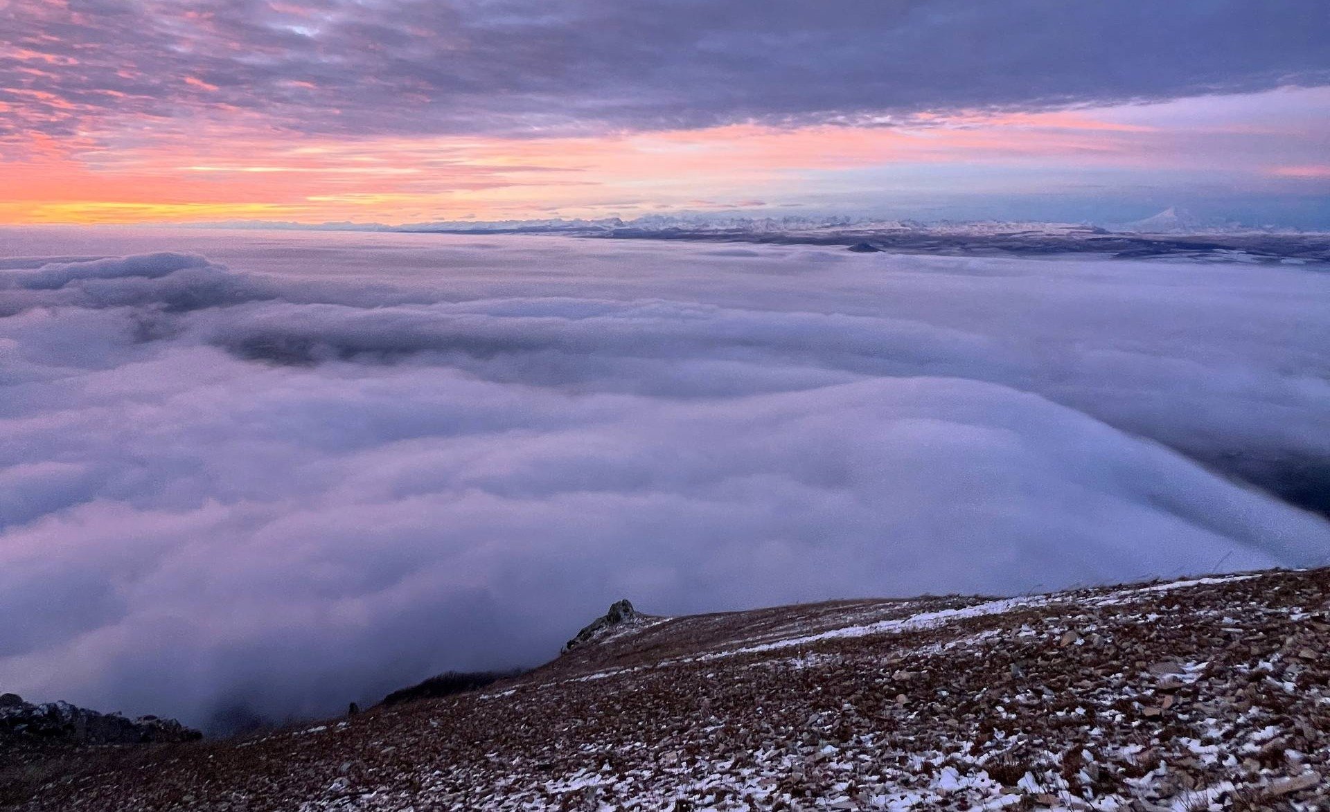 Горы тонут в облаках: невероятный вид на КМВ запечатлел фотограф на Ставрополье