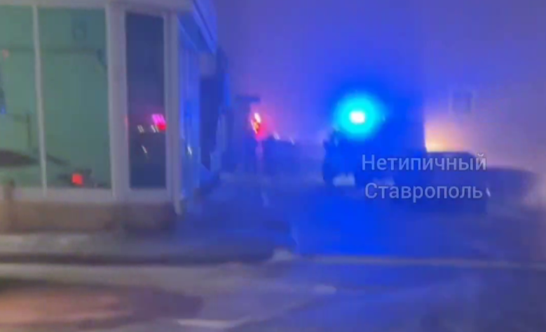 Мужчина умер, выпав из многоэтажки в Ставрополе