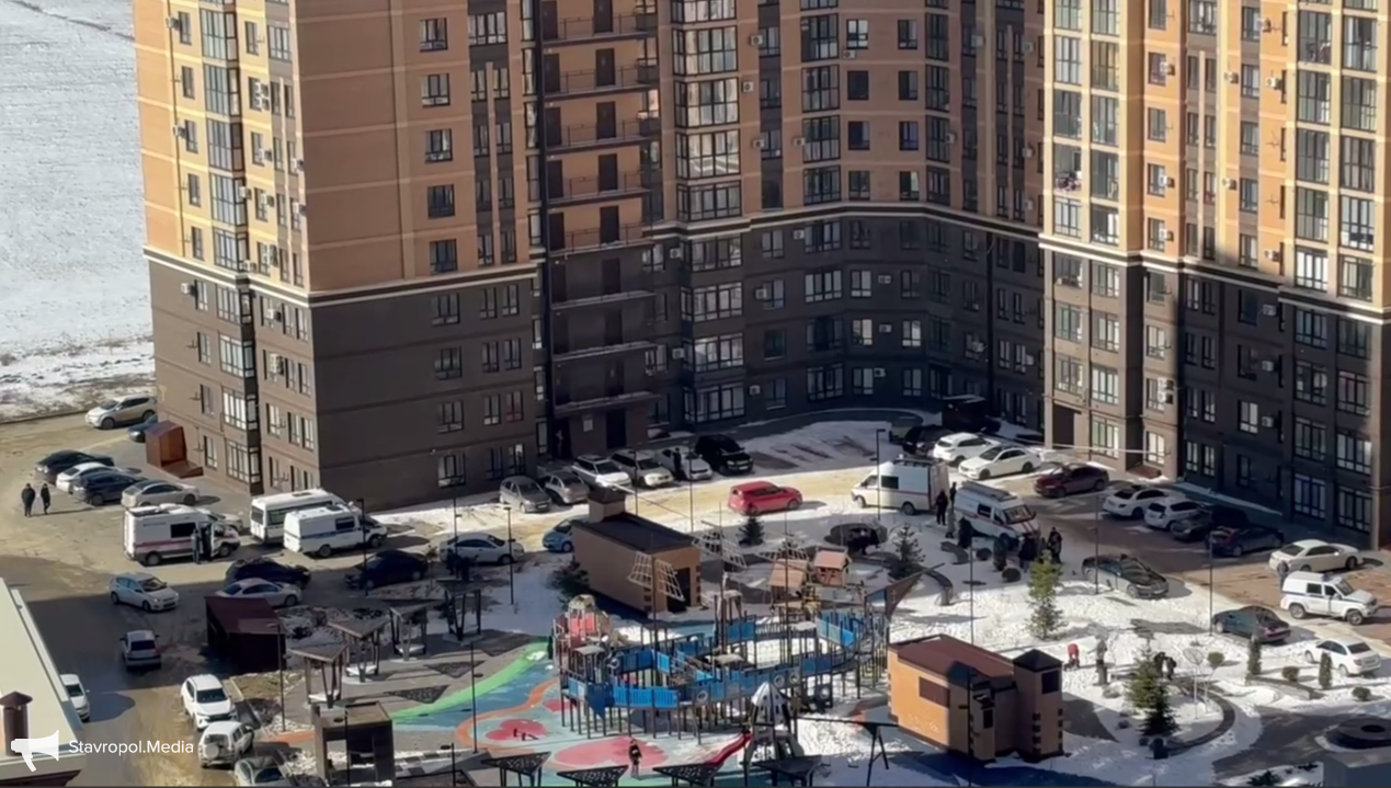 Кадрами с места взрыва в многоэтажке на юго-западе Ставрополя делятся очевидцы