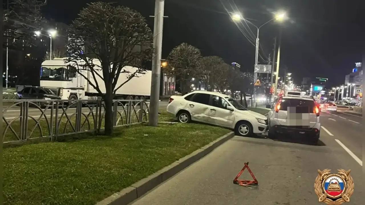 Грузовик спровоцировал ДТП с участием трёх легковушек в Ставрополе Госавтоинспекция Ставрополя