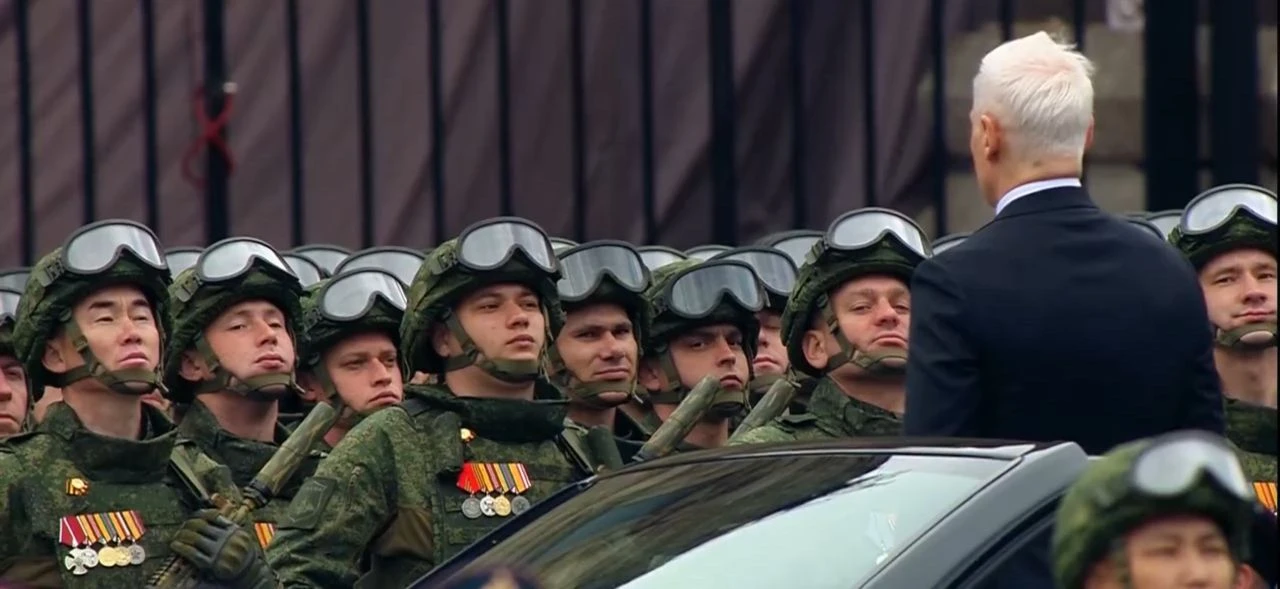 Уроженец Ессентуков принял участие в Параде Победы в Москве 9 Мая Скриншот прямой трансляции