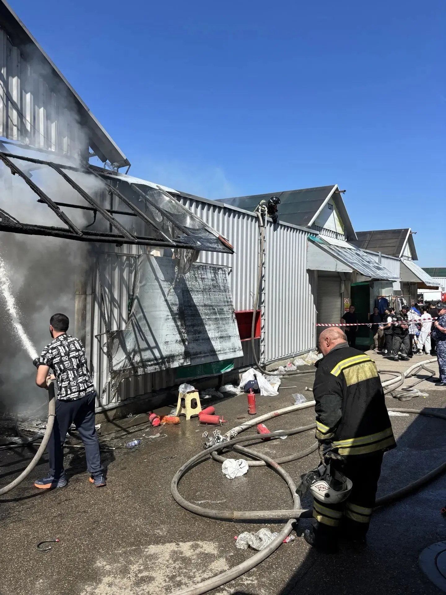 Женщина пострадала при пожаре на рынке &quotЛира&quot на Ставрополье Соцсети главы Предгорья