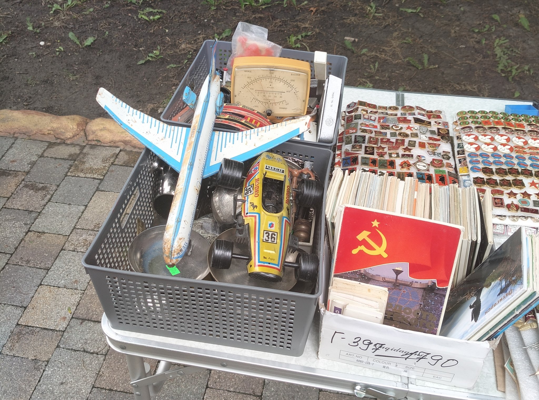 От игрушек СССР до полароида: атмосфера блошиного рынка в Центральном парке Ставрополя ИА Stavropol.Media