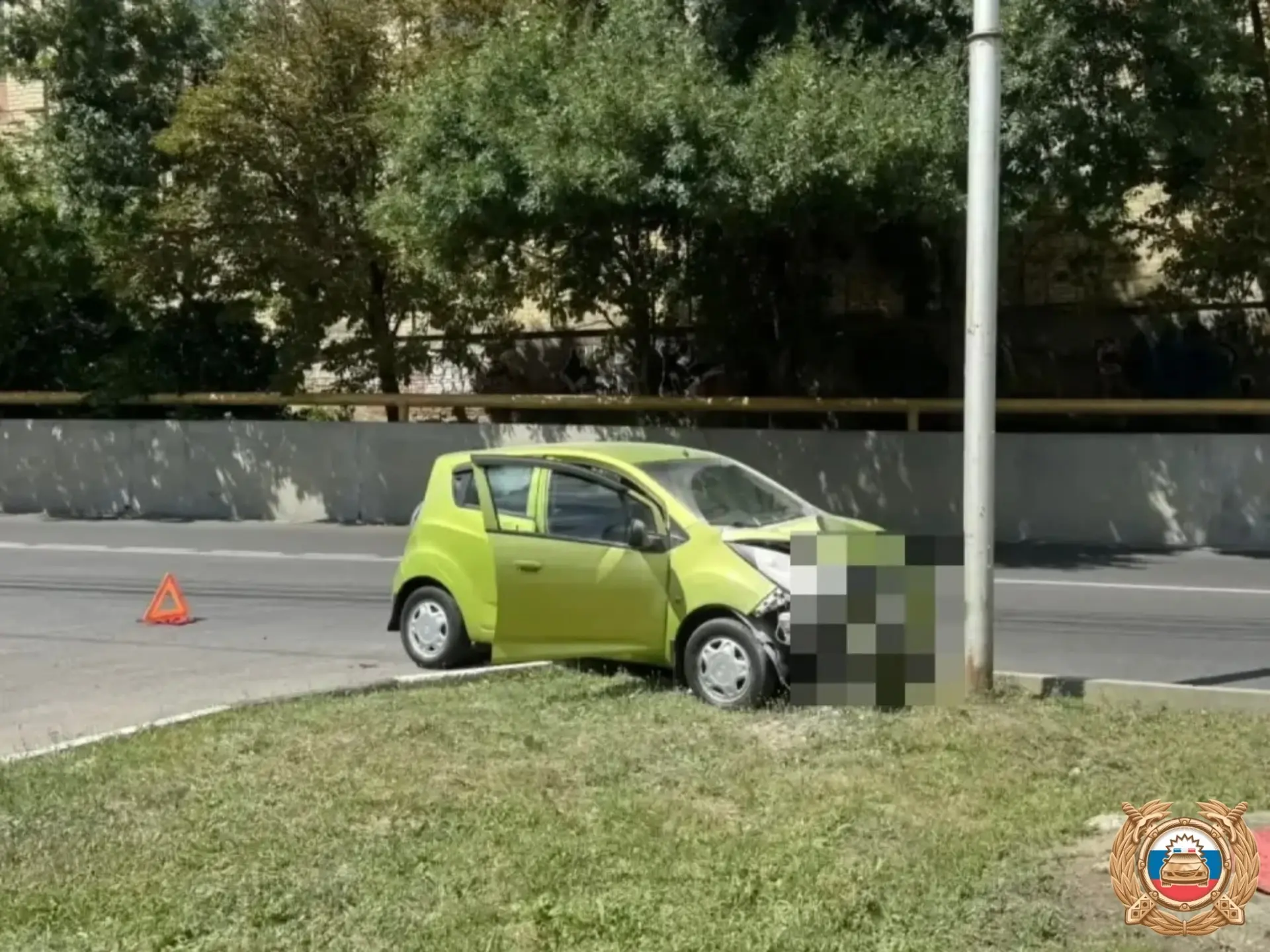 Chevrolet врезался в опору ЛЭП в Ставрополе, пострадали женщина и подросток Госавтоинспекция Ставрополья