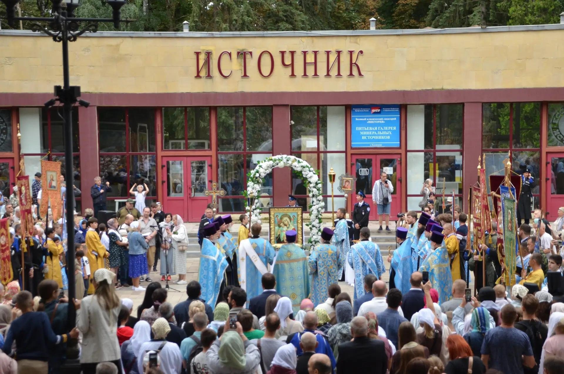 Более 2000 верующих приняли участие в крестном ходе в Ессентуках в День города Пресс-служба администрации города