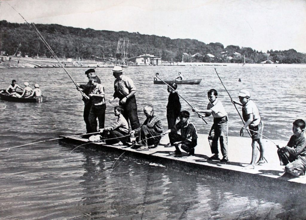 Рыбаки на Комсомольском пруду, конец 1960-х гг.