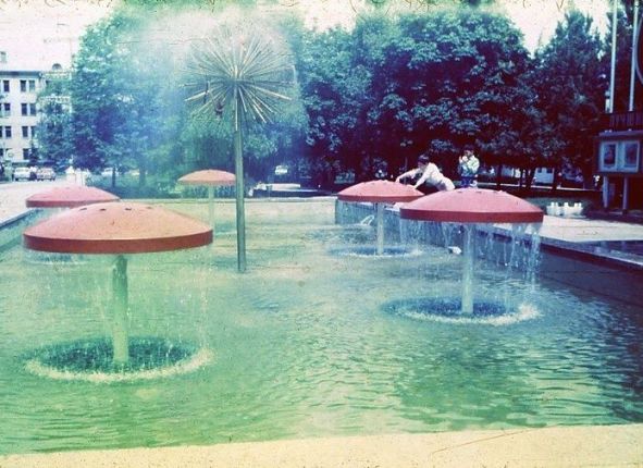 Фонтан перед кинотеатром "Экран", 1980-е годы